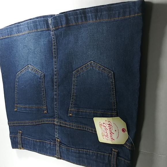 Faded Glory Denim Skirt. - Picture 5 of 6